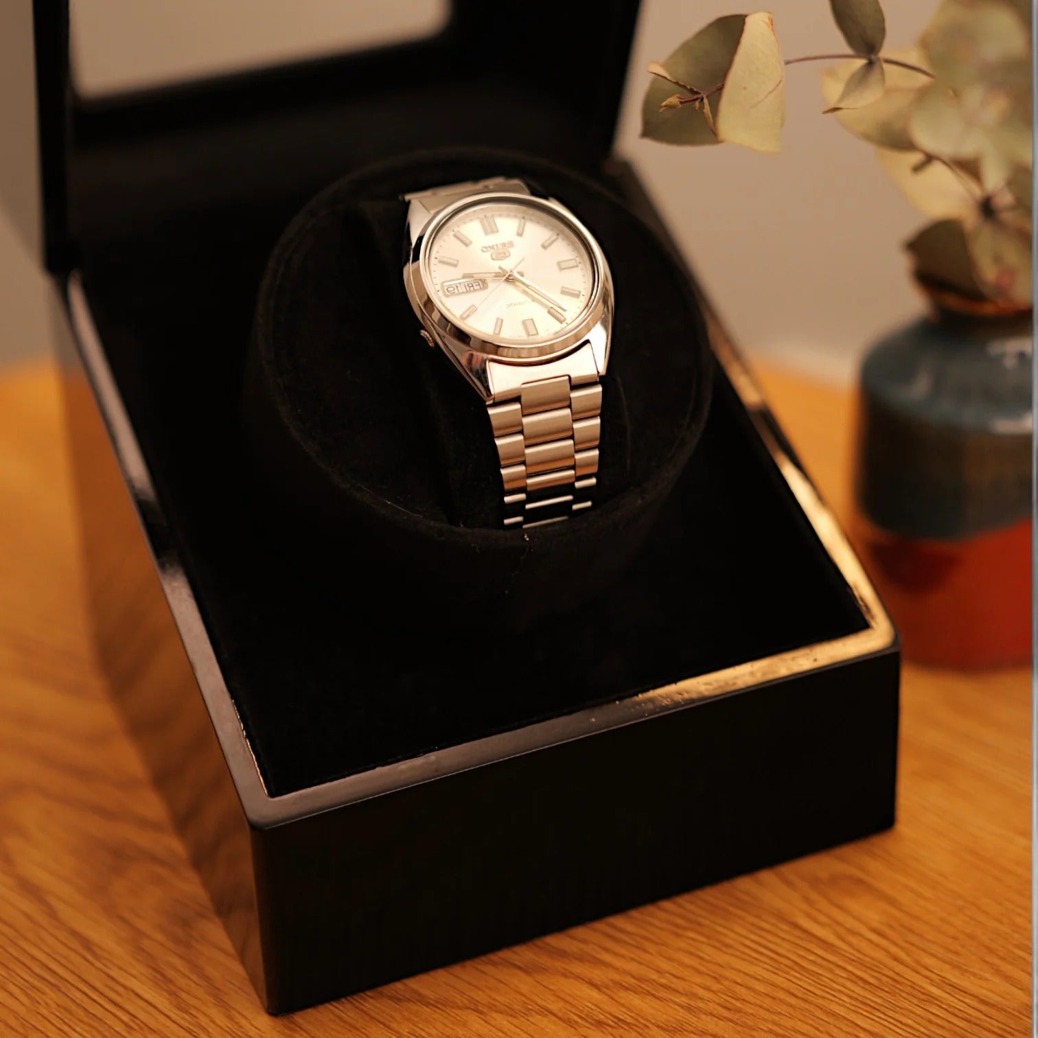 Remontoir 1 montre bois laqué - vue d'ambiance classique